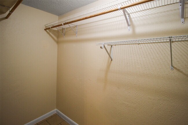 Building Photo - 11614 Gullwood Dr