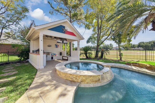 Building Photo - 16523 E Canterra Cir
