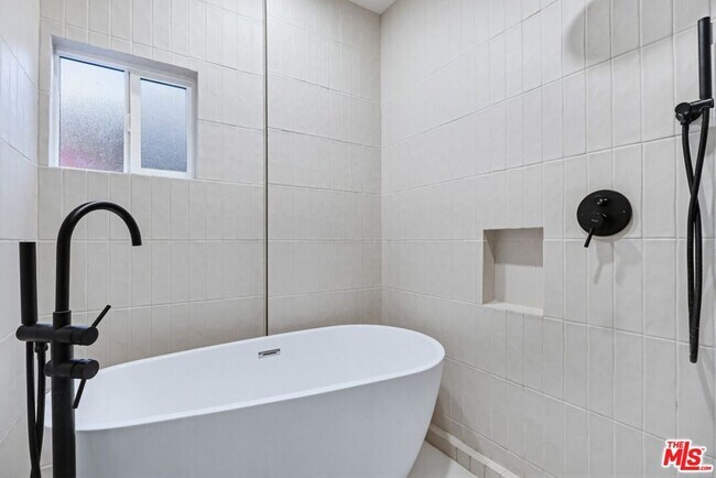 Building Photo - 3540 Division St