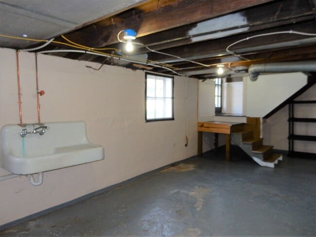 Building Photo - Grandin Court Foursquare convenient to SW ...