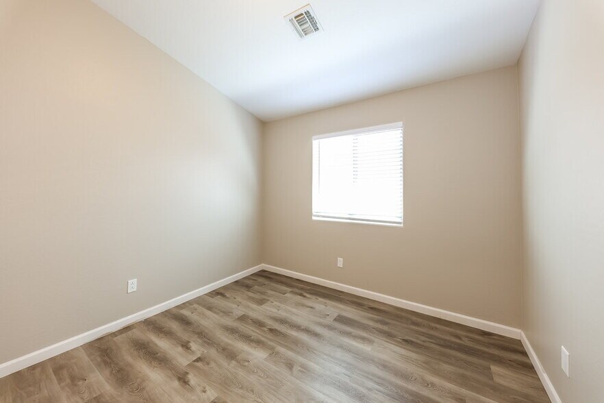 Building Photo - 10016 W Gross Ave