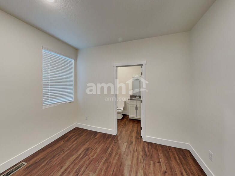 Building Photo - 3126 N Vigo Ave