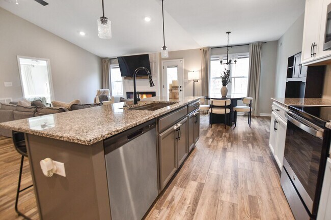 Building Photo - Pet Friendly Three Bedroom!