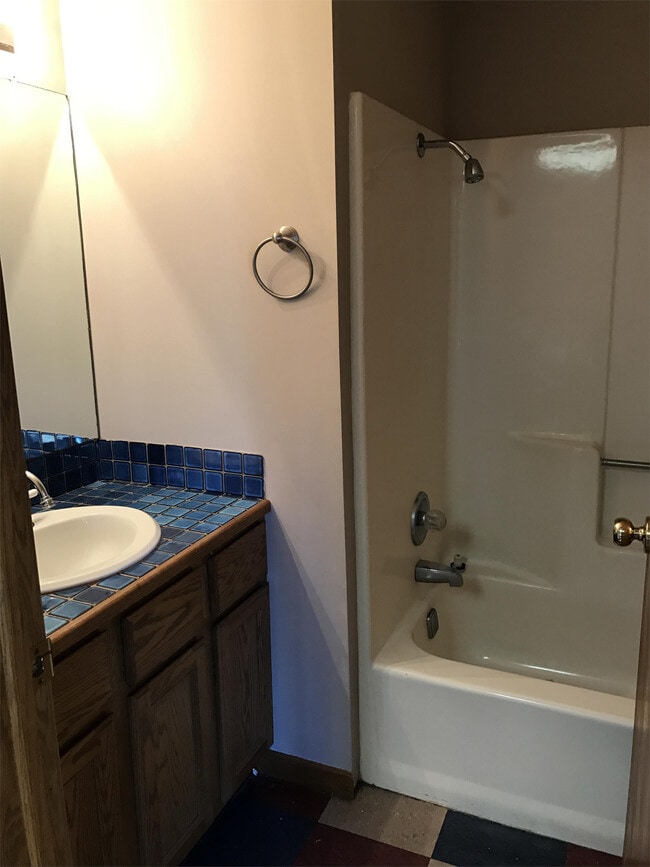 Building Photo - 1550 S Gold St