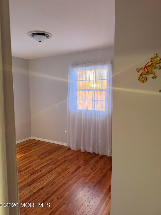 Building Photo - 340 Suburban Dr