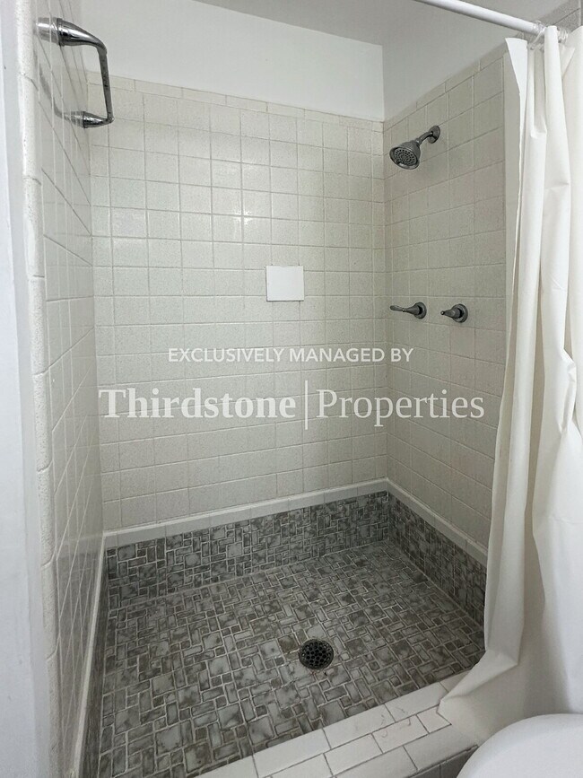 Building Photo - 8105 Santillo Dr