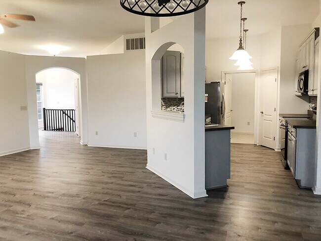 Building Photo - 285 Skyview Ct
