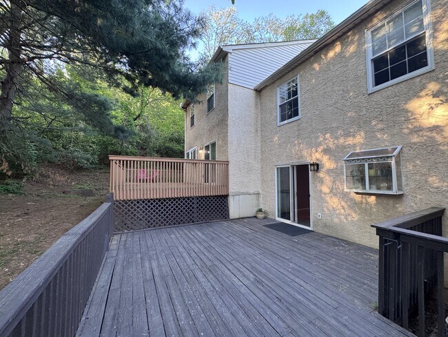 Building Photo - 606 Coates Ln