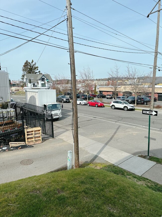 Building Photo - PRELEASE: 4bd/2ba next to Aslan Brewing Downtown