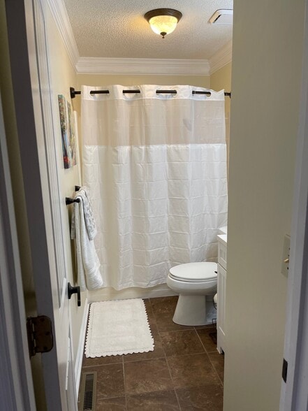 Building Photo - 348 River Rd