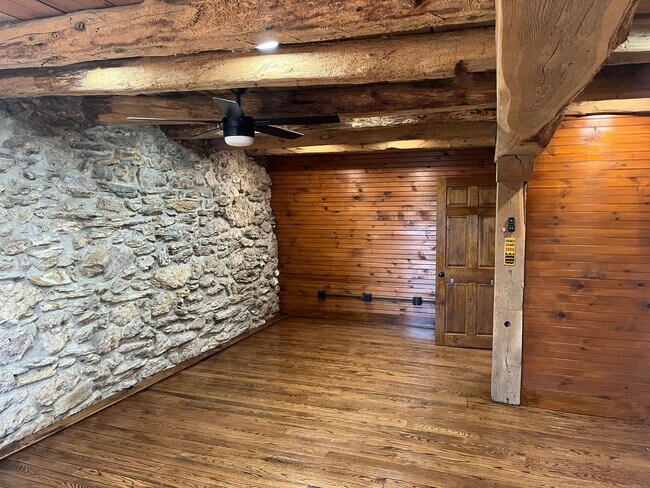 Building Photo - 2985 Granary Rd