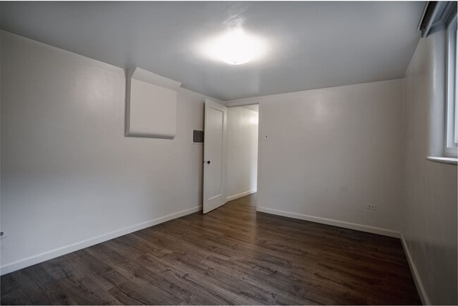 Building Photo - Spacious 1 bedroom home in the heart of Un...