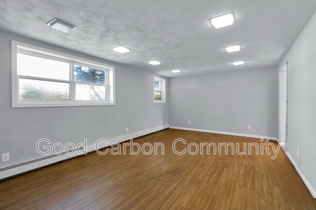 Building Photo - 1190 Orchard Park Rd