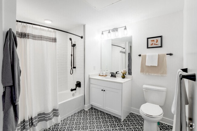 1 BR, 1 BA - 737 SF - Park Kennedy