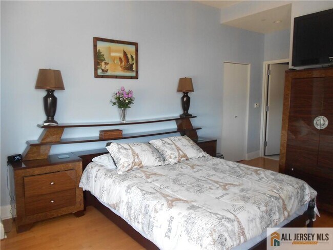 Building Photo - 1 Spring St