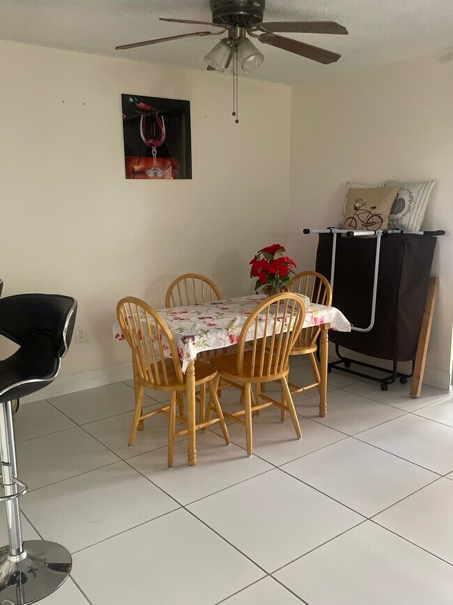 Building Photo - 4150 W 10th Ln