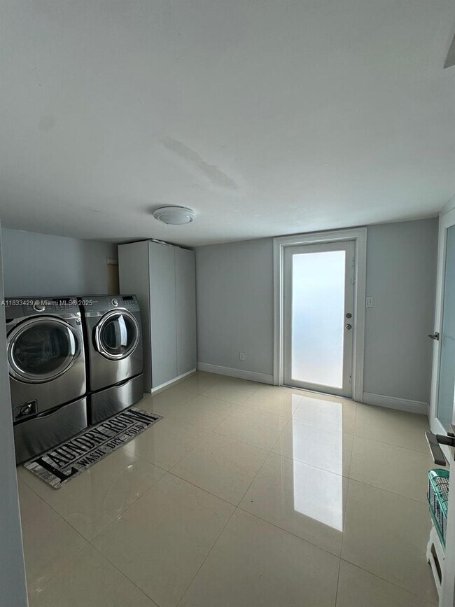 Building Photo - 1430 NW 183rd St