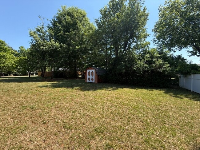 Building Photo - 1407 Capri Rd SW