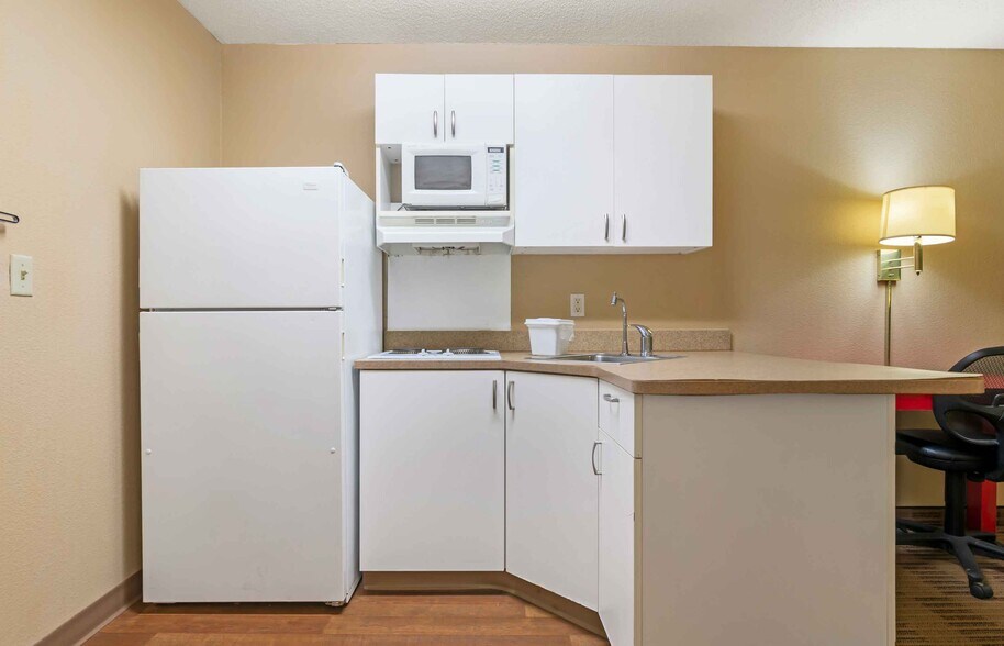 Building Photo - Furnished Studio-Kansas City - Overland Park - Quivira Rd.