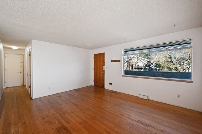 Building Photo - Mcgraw Triplex