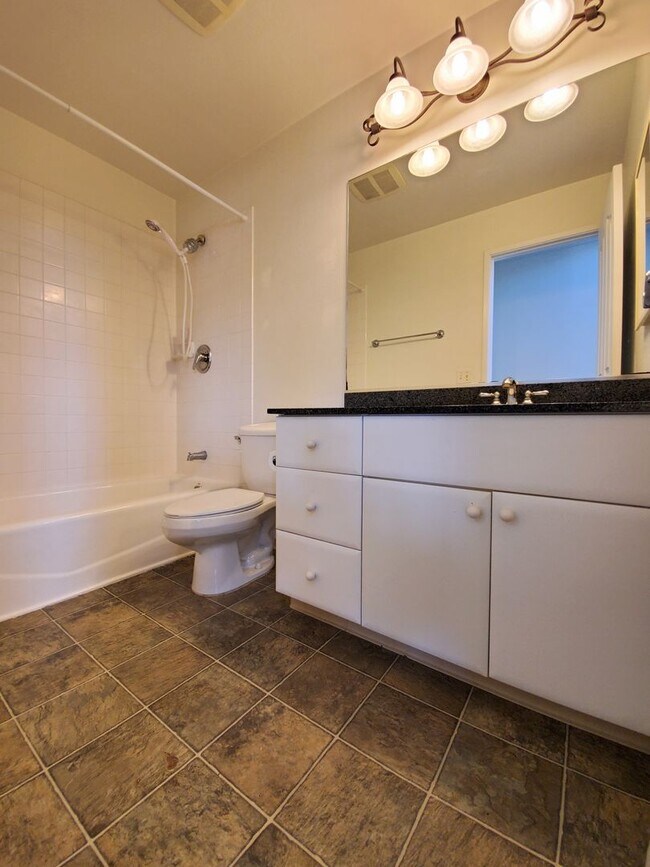 Building Photo - For Rent | 4 Bedroom, 3 Bathroom house with 2 Car Garage