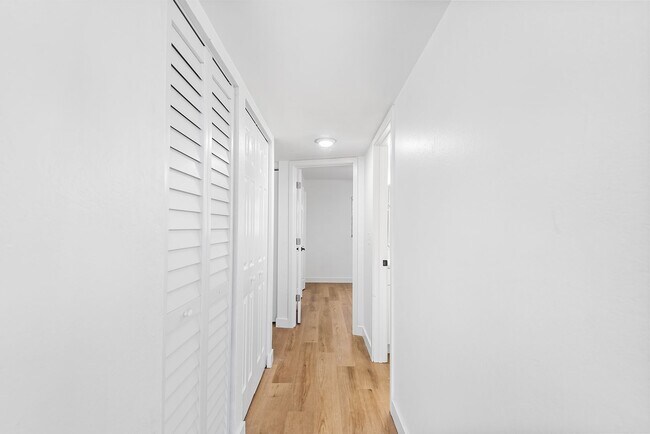 Building Photo - TWO BEDROOM APARTMENT AVAILABLE!