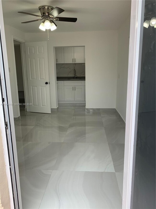 Building Photo - 707 NE 15th St