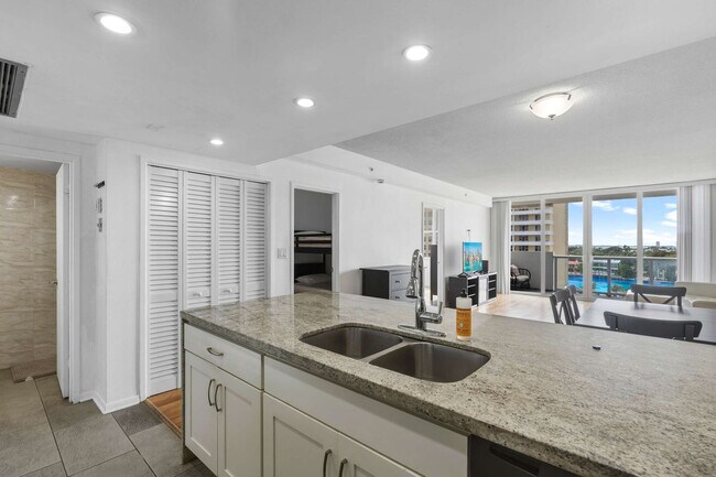 Building Photo - 5599 Collins Ave