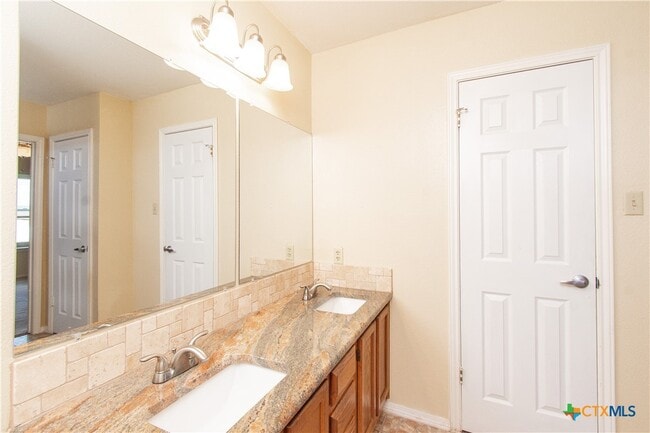 Building Photo - 5011 White Rock Dr