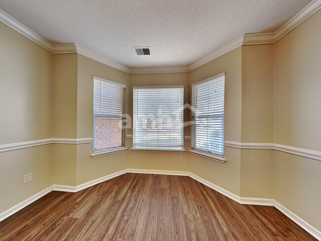 Building Photo - 602 Majestic Oak Dr