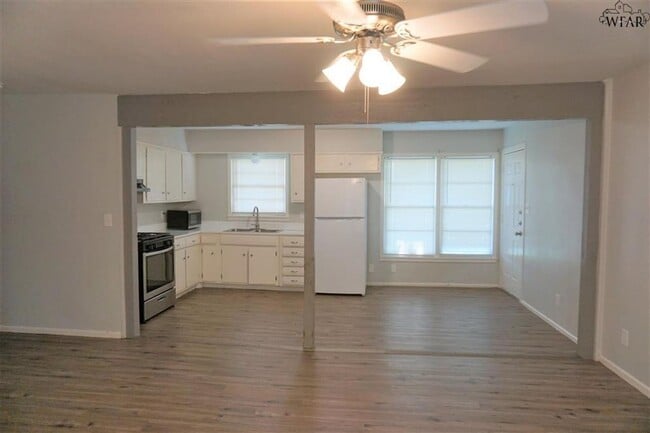 Building Photo - 3 Bedroom Iowa Park Home