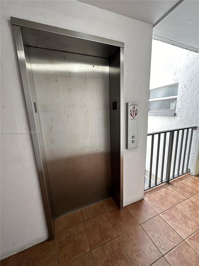 Building Photo - 8107 SW 72nd Ave