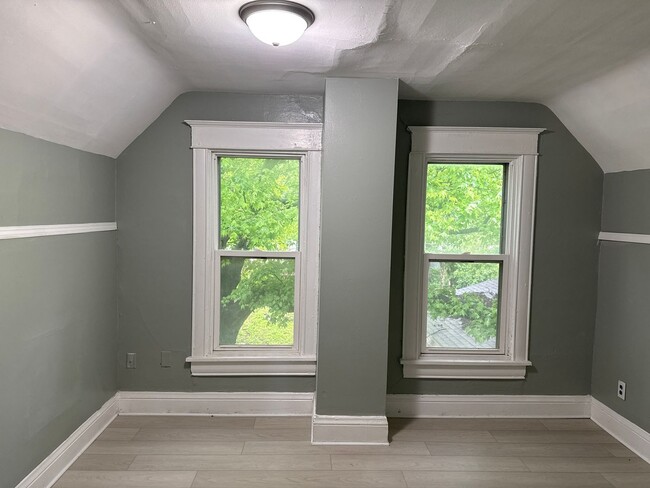 Building Photo - Quaint 4 BR/1 BA north side home!