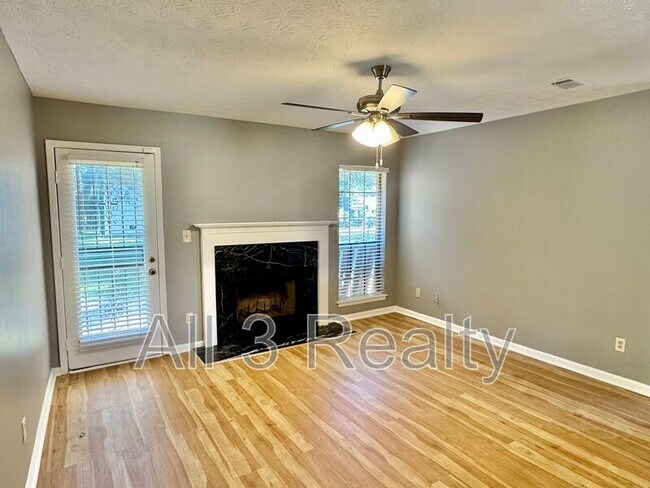 Building Photo - 728 E Gardendale Dr