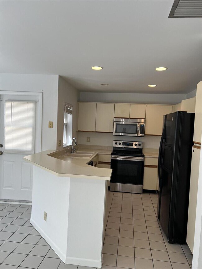 Building Photo - 9401 Aegean Dr