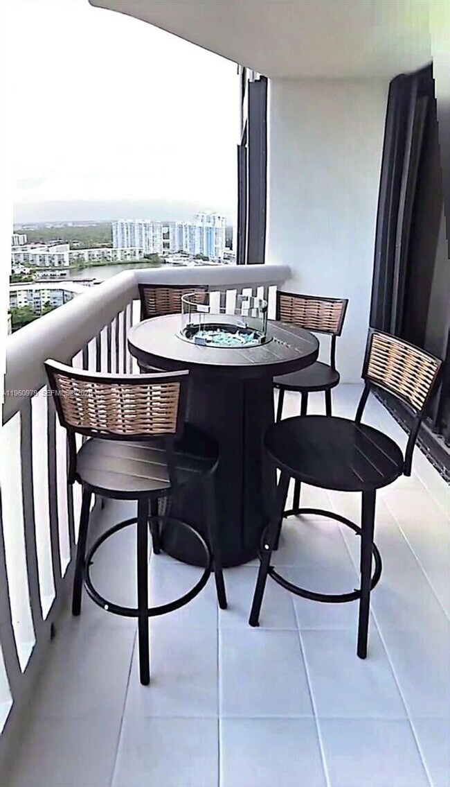 Building Photo - 1000 W Island Blvd