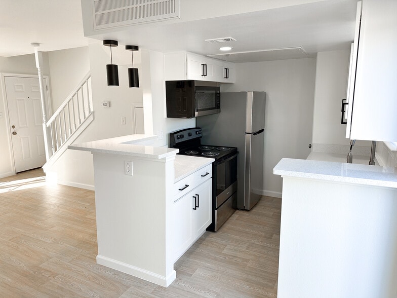 Primary Photo - Ventana