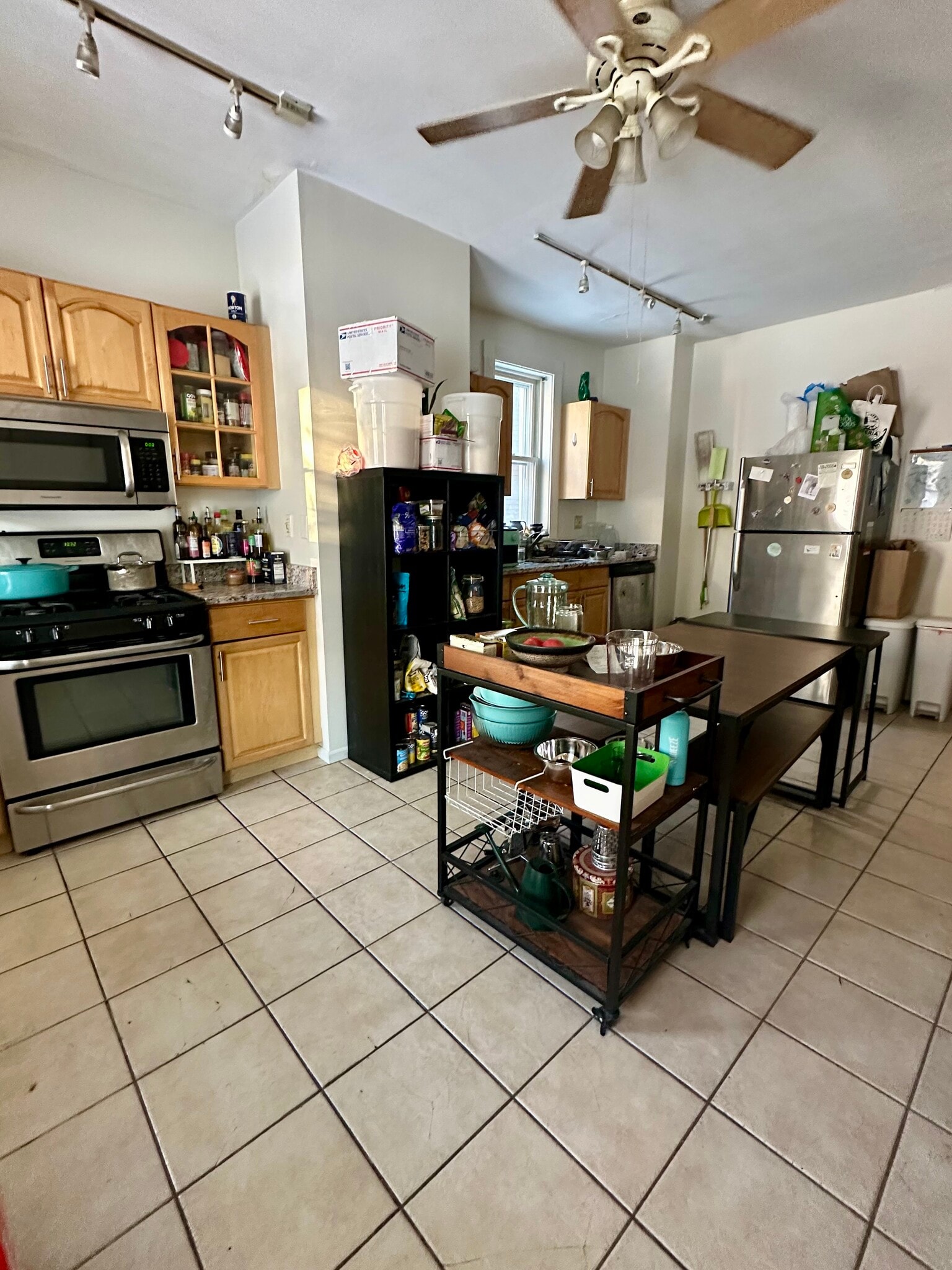 Building Photo - 756 Saratoga St