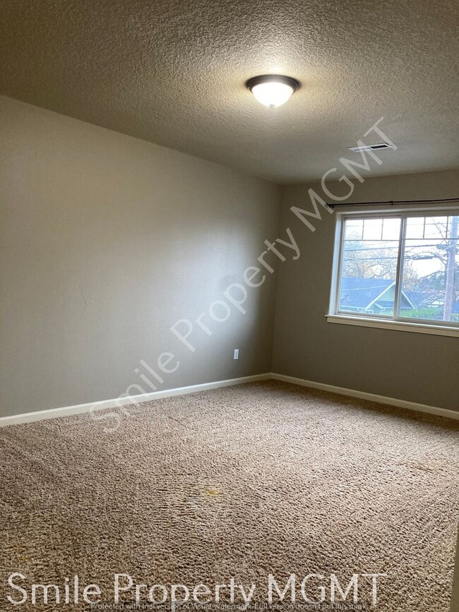Building Photo - single house