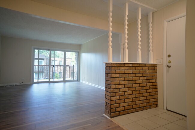 Building Photo - 1205 Pleasant Run Dr