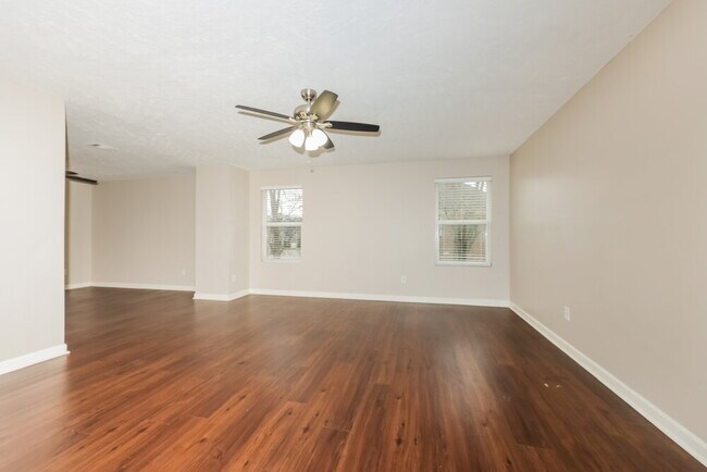 Building Photo - 726 Elderberry Way