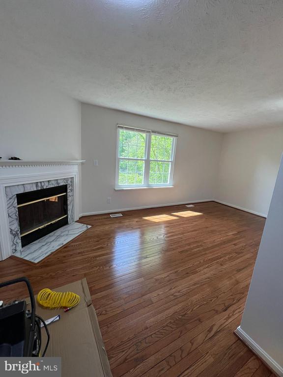 Building Photo - 209 Eaton Ct