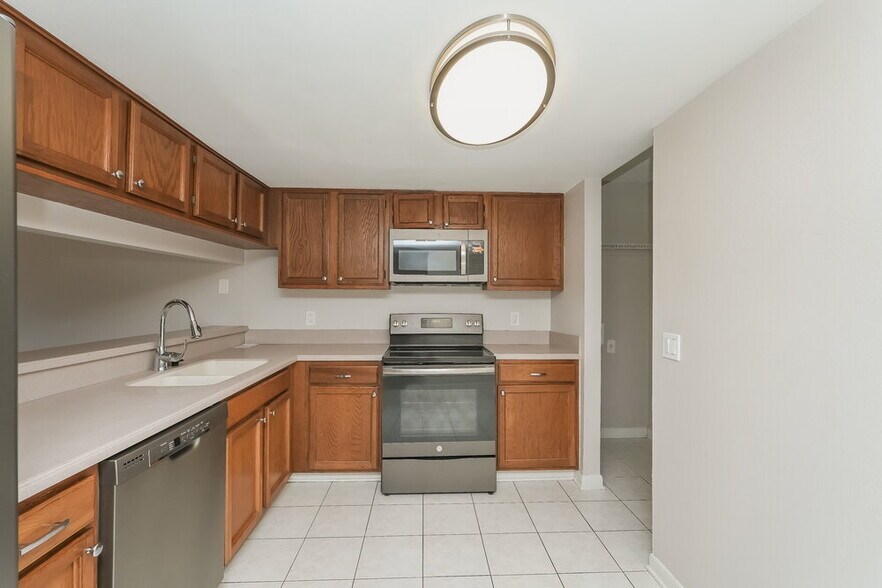 Building Photo - 936 Sunridge Point Dr