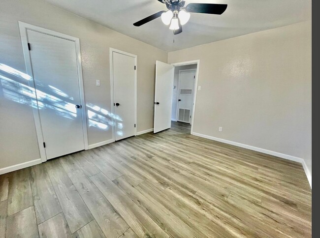 Building Photo - Pre-leasing now for 3 bed 2 bath near Texa...