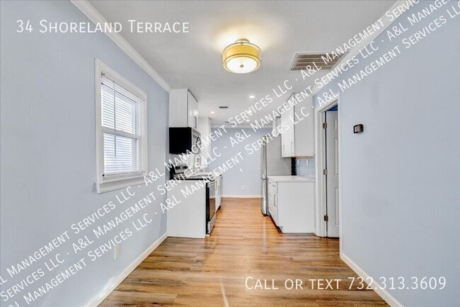 Building Photo - 34 Shoreland Terrace