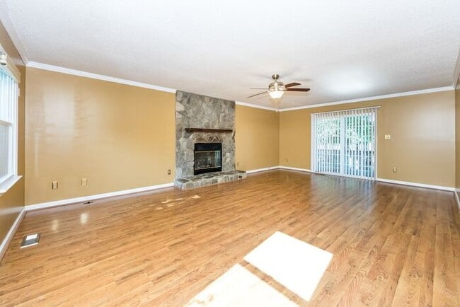 Building Photo - 3BD/1BA Home in Hickory