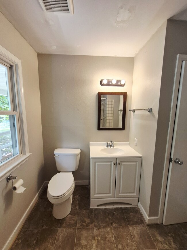 Building Photo - 3041 Clintwood Rd