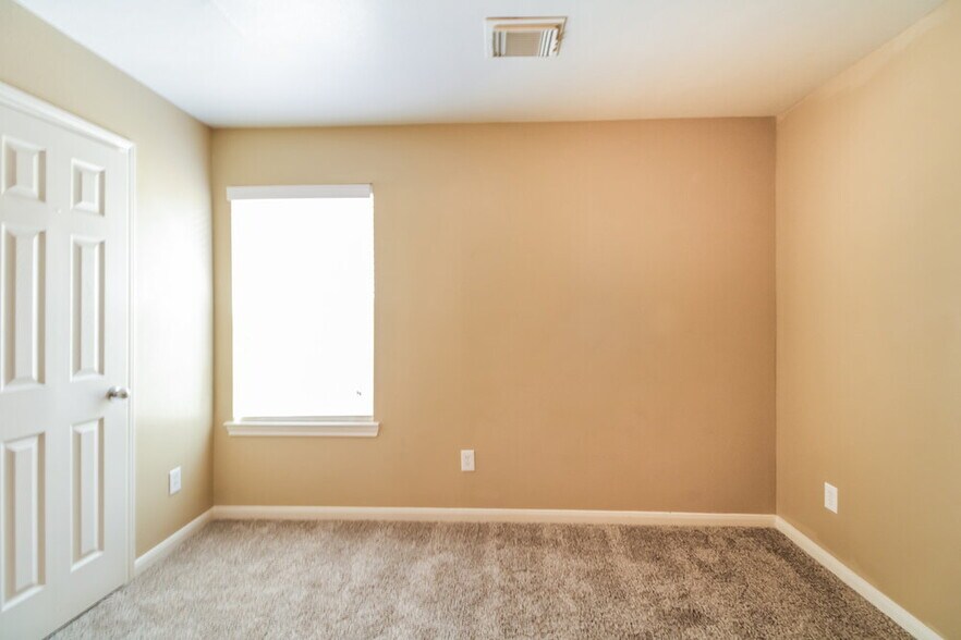 Building Photo - 4935 N Cancun Dr