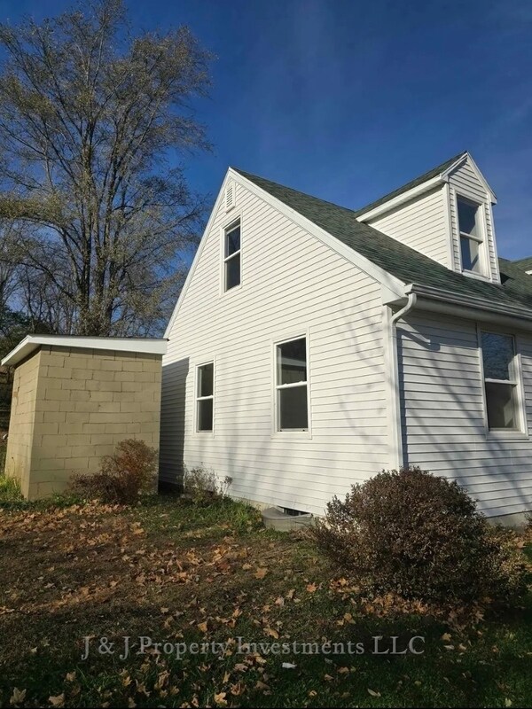 Building Photo - 7119 S Solon Rd