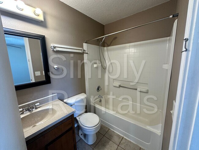Building Photo - 479 Mills Way